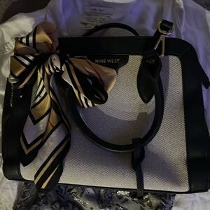 Nine West crossbody purse with bow
